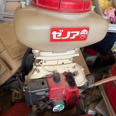 エンジン式肥料撒き機