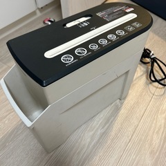 アイリスオーヤマ　ペーパーシュレッダー　P5EW