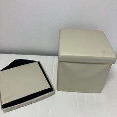 座れるスツールボックス2個　オットマン