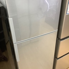 大きめ2ドア冷蔵庫のご紹介です。