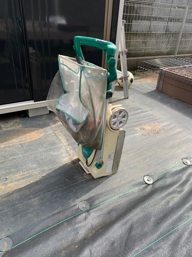 電気　芝刈機　マキタ　MLM2301