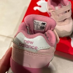 ニューバランススニーカー＆ミッキーのサンダルの画像