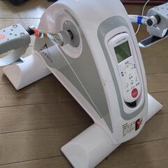 高齢者座ったままフィットネス　自転車こぎ