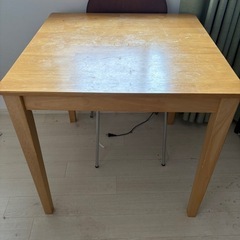 テーブル