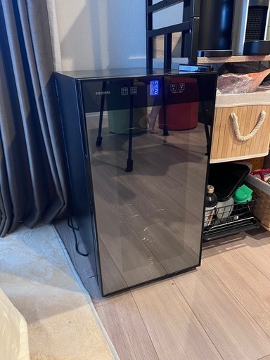 ブラック　ワインセラー　18本