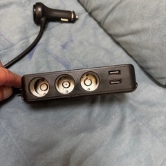 3連シガーソケット分配器の画像