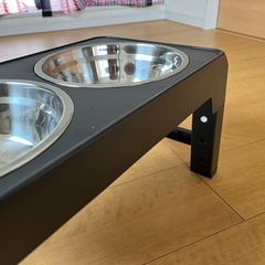 食べやすい高さに調整できるフードボール犬用の画像