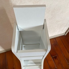 トイレ収納棚の画像