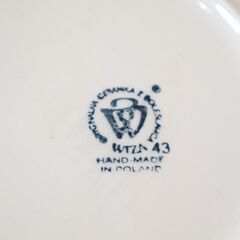 ポーランドの伝統的な食器 Polish Pottery(ポーリッシュ ポタリー)デザートプレートです。折り重なる花々が美しく、濃紺から淡いブルーカラーは洗練された雰囲気の平皿♪ の画像