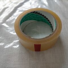 透明の粘着テープです