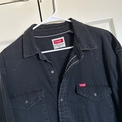 Wrangler ブラックデニム シャツジャケットの画像