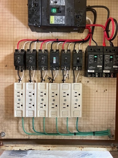 仮設 分電盤 漏電遮断器 安全ブレーカー 接地コンセント6回路 電線IV使用 動力 電灯 仮設分電盤セット パナソニック接地ダブルコンセント 仮設 分電盤 漏電遮断器 安全ブレーカー 接地コンセント6回路 電線IV