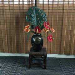アジアン
ウッドの飾り壺