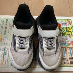 ★中古品★ 男の子 スニーカー 23.5 サイズ ①