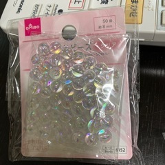 ダイソー、ビーズとゴムテグスのまとめ売りの画像