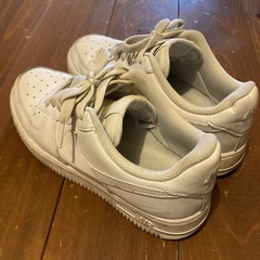 NIKE エアフォース1 ‘07 白 24.5
の画像