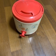 2.8リットルキーパーとクーラーボックス