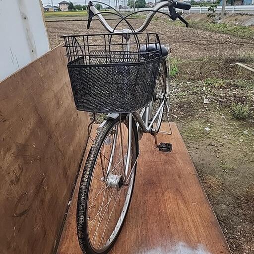 学生さん達が乗ったりしていた自転車です。２８インチ、丈夫な自転車です