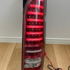 200ハイエース ヴァレンティ ファィバー LEDテール 右 レ...