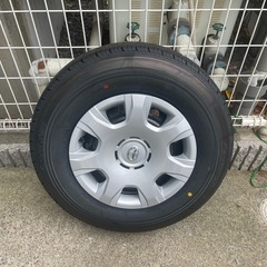 ハイエース純正ホイールタイヤ付き新品未使用4本ホイールキャップ付き