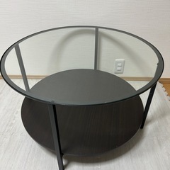 「IKEA製 黒の丸テーブル｜スタイリッシュな北欧デザイン」