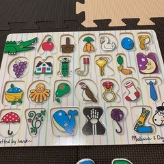 木製の時計&英語のおもちゃの画像