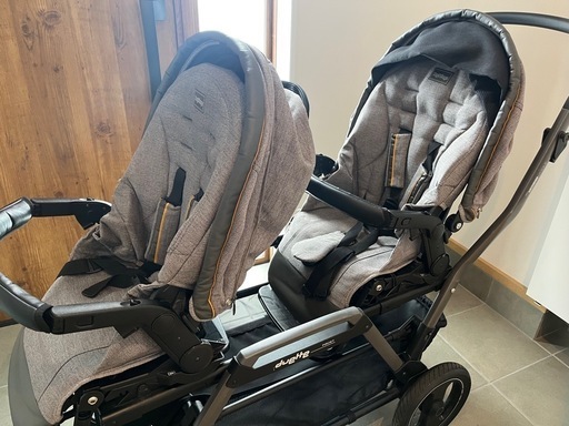 受渡予定者決定　ベビーカー　双子