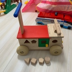 木製の四輪車