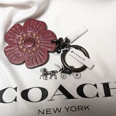 5000円　未使用　COACH　花のバッグチャーム、キーチャーム...