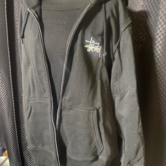 新品ステューシー、パーカーの画像