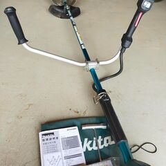 マキタ充電式草刈り機 MUR368ADG2