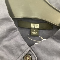 ユニクロ　長袖シャツ　ネイビーの画像