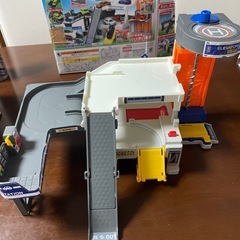 ひろげてあそぼう！おかたづけプレイパーク　トミカ　タカラトミーの画像