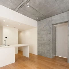 入居費用10万円未満‼審査も緩い大人気のお部屋😁コンクリート×白...