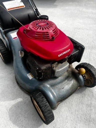 HONDAのエンジン式芝刈り機