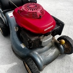 HONDAのエンジン式芝刈り機