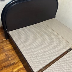 ダブルベッドの画像