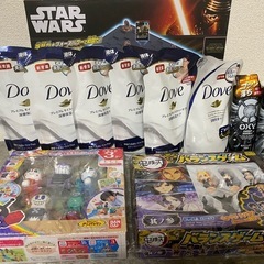 おもちゃ、ボディーソープ、洗顔セットの画像