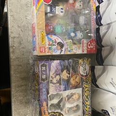 おもちゃ、ボディーソープ、洗顔セットの画像