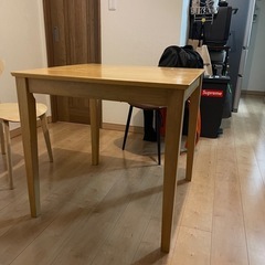 無料ダイニングテーブル