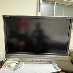 シャープ　テレビ　　37型