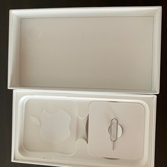 iPhone SE3の箱の画像