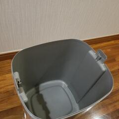 紙オムツ入れ消臭ゴミ箱の画像