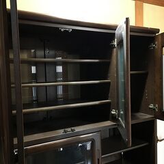 【松田家具】対面扉の高級食器棚の画像