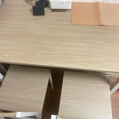 美品 テーブルと椅子2脚 セットの画像