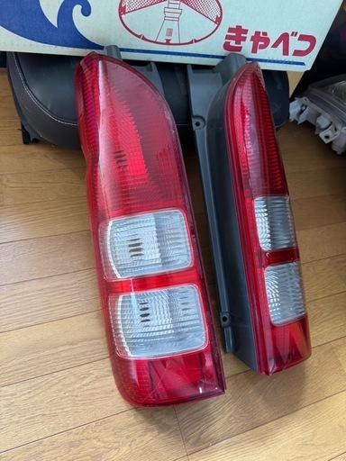 ハイエース テールランプ