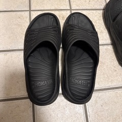 ホカオネオネ　リカバリーサンダル