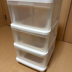 衣装ケース　３段　小さめ