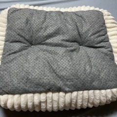 [取引中]ふわふわペットベッド　ホワイトカラー　美品の画像