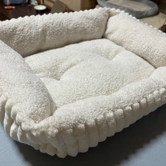 [取引中]ふわふわペットベッド　ホワイトカラー　美品の画像
